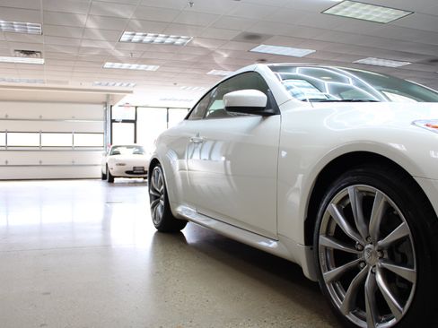 Used 2010 INFINITI G37 Sport w/ Premium Pkg image 16