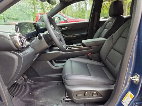 New 2026 Chevrolet Equinox LT w/ Convenience Package II image 5