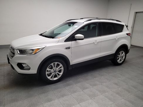 Used 2017 Ford Escape SE FWD image 2