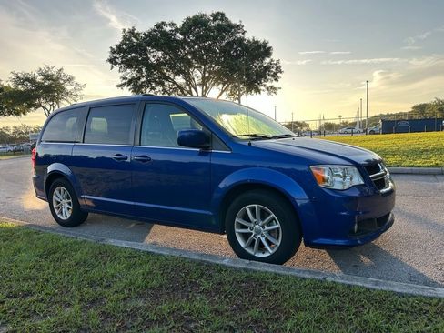 Used 2020 Dodge Grand Caravan SXT FWD image 8