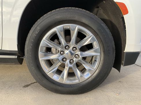 Used 2021 Chevrolet Tahoe Premier w/ Premium Package image 13