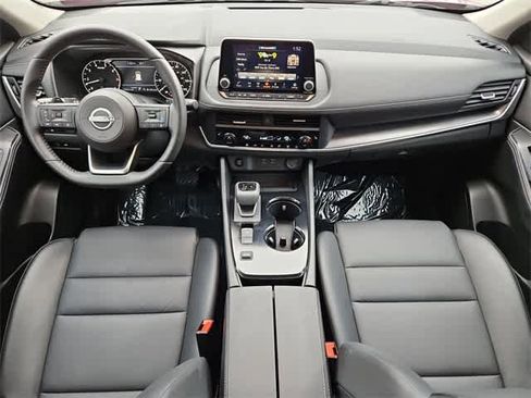 Used 2024 Nissan Rogue SV w/ SV Premium Package image 15