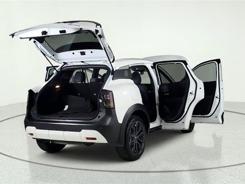 Used 2025 Nissan Kicks SR AWD/4WD image 14