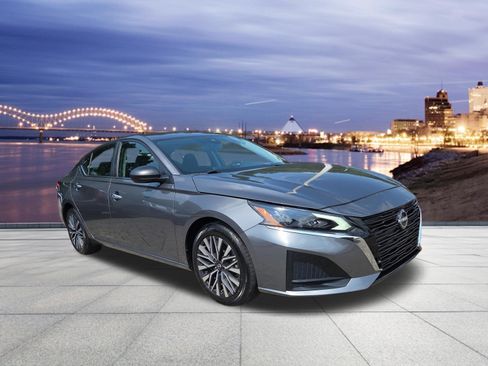 Used 2024 Nissan Altima 2.5 SV FWD image 4