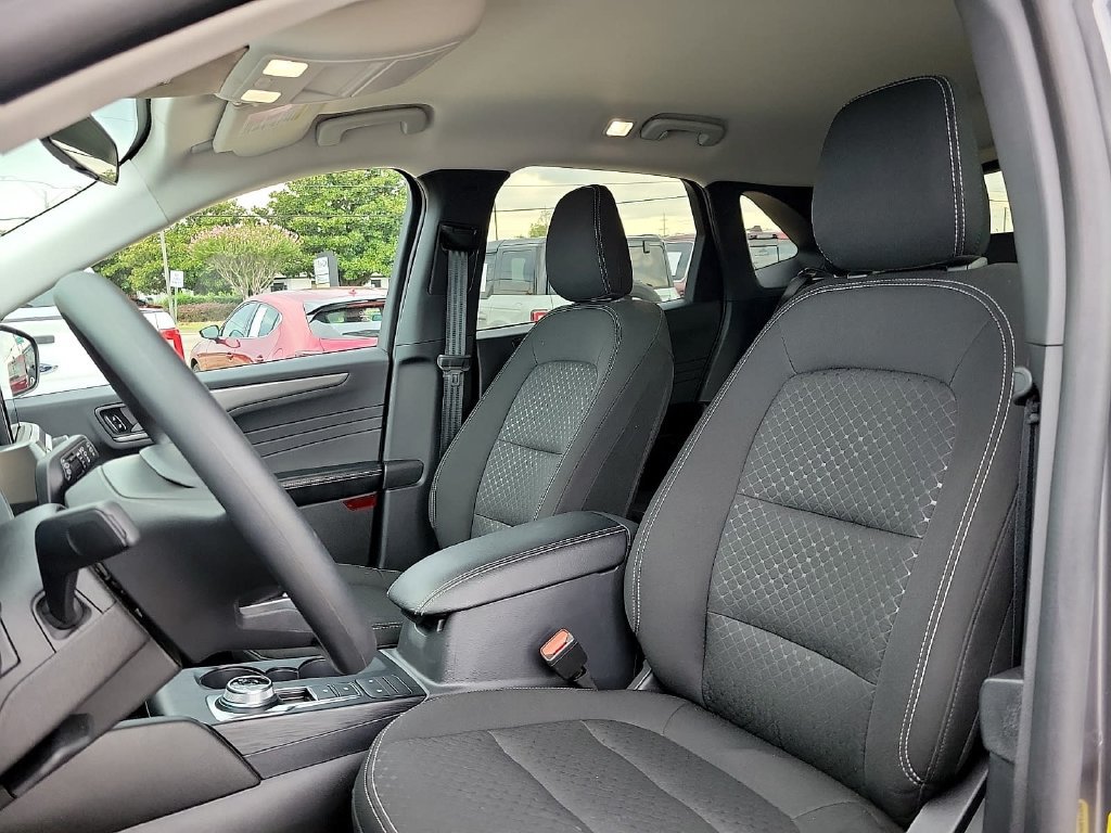 Used 2025 Ford Escape Active AWD/4WD image 12