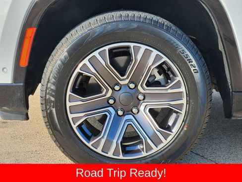 Used 2024 Jeep Wagoneer Series II w/ Flexible Seating Group RWD image 20