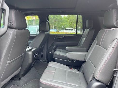 Used 2025 Chevrolet Suburban RST w/ Comfort Package image 9