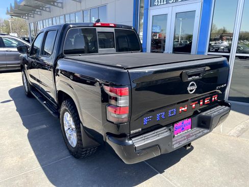 Used 2022 Nissan Frontier SV image 2