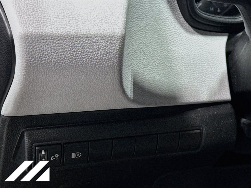 Used 2023 Toyota Corolla SE w/ Carpet Mat Package (TMS) FWD image 10