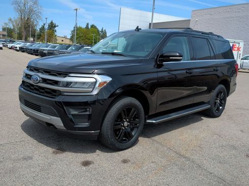 Used 2022 Ford Expedition XLT AWD/4WD image 4