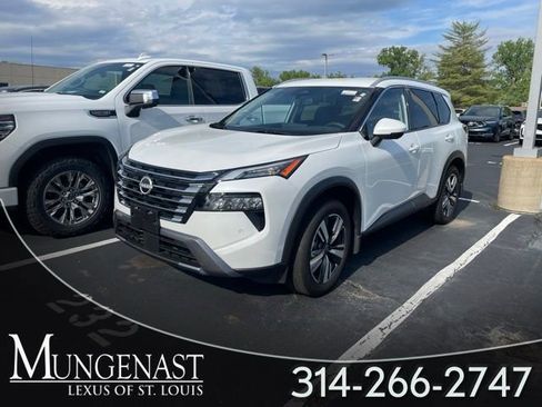 Used 2025 Nissan Rogue SL AWD/4WD image 1