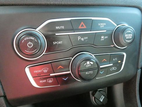 Used 2018 Dodge Charger R/T w/ Beats Audio Group RWD image 26