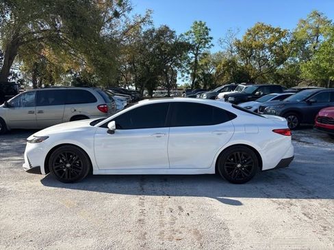 Used 2025 Toyota Camry SE w/ Multimedia Upgrade Package image 15