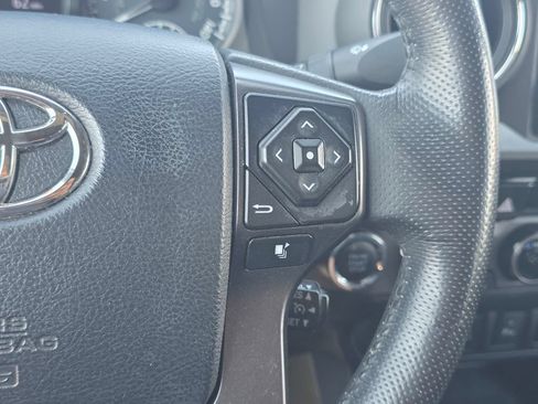 Used 2017 Toyota Tacoma TRD Off-Road AWD/4WD image 37