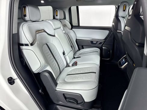 Used 2024 Rivian R1S Adventure AWD/4WD image 34