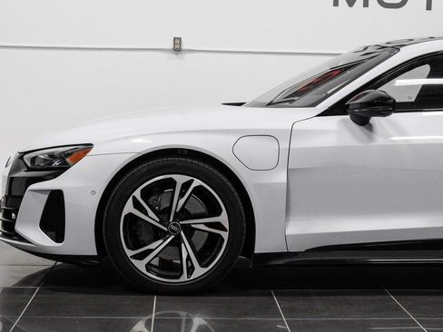 Used 2024 Audi e-tron GT Prestige image 18