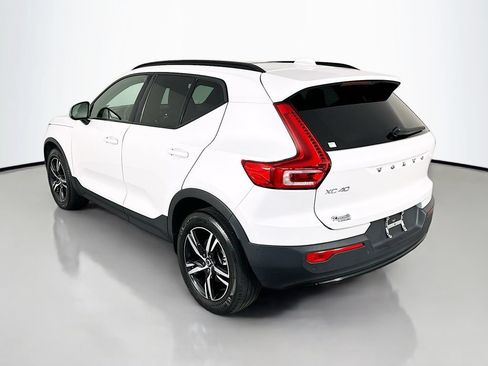 Used 2023 Volvo XC40 B5 Plus AWD/4WD image 5