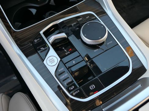 Used 2024 BMW X6 xDrive40i w/ Premium Package image 21