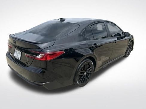 Used 2025 Toyota Camry SE FWD image 3