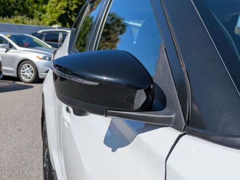 Used 2023 Nissan Kicks SR image 12