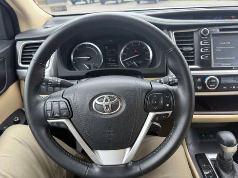Used 2017 Toyota Highlander XLE AWD/4WD image 21