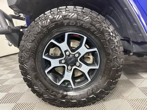 Used 2019 Jeep Wrangler Unlimited Rubicon w/ Cold Weather Group AWD/4WD image 10