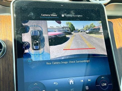 Used 2025 Mercedes-Benz GLC 300 4MATIC image 15