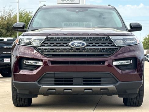Used 2022 Ford Explorer XLT w/ Equipment Group 202A image 2