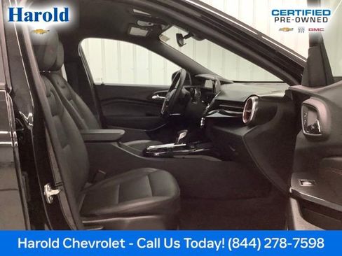 Certified 2025 Chevrolet Trax RS FWD image 14
