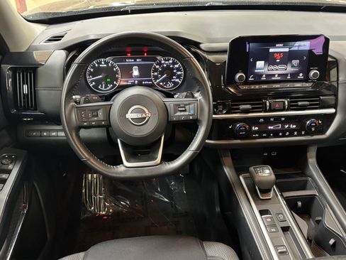 Used 2025 Nissan Pathfinder SV FWD image 37