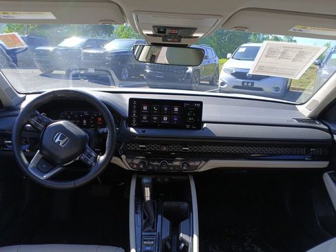 Used 2025 Honda Accord Touring image 7