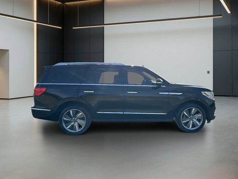 Used 2019 Lincoln Navigator Reserve AWD/4WD image 6