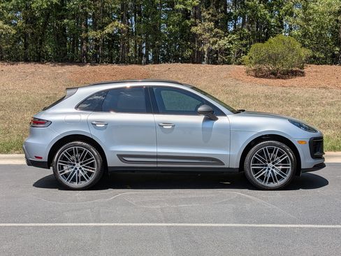 Certified 2025 Porsche Macan Turbo AWD/4WD image 31