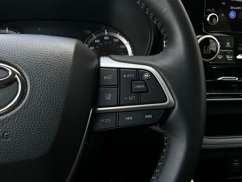 Used 2025 Toyota Highlander LE image 36