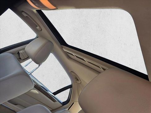 Used 2014 Mercedes-Benz E 350 Sedan image 16