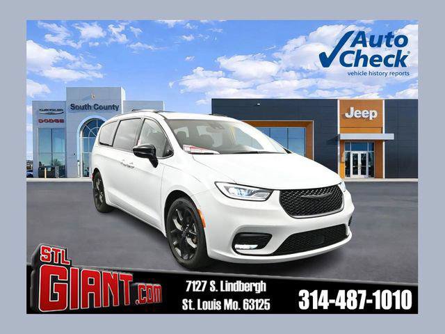 Certified 2025 Chrysler Pacifica Limited FWD image 1