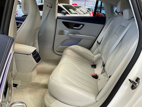 Used 2023 Mercedes-Benz EQE 500 4MATIC Sedan image 22