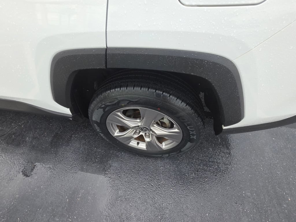 Used 2022 Toyota RAV4 XLE w/ Convenience Package FWD image 9