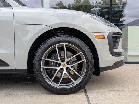 Certified 2025 Porsche Macan image 11