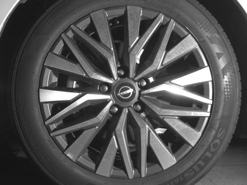 Used 2025 Nissan Altima 2.5 SV FWD image 12