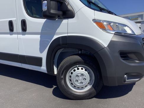 Used 2025 RAM ProMaster 2500 w/ Convenience Group FWD image 3