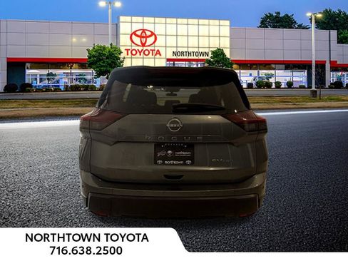 Used 2024 Nissan Rogue SV AWD/4WD image 11