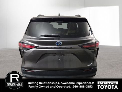 Used 2022 Toyota Sienna XLE w/ XLE Plus Package image 8