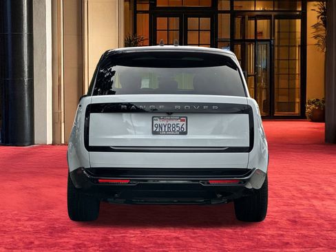 Used 2024 Land Rover Range Rover SE image 11