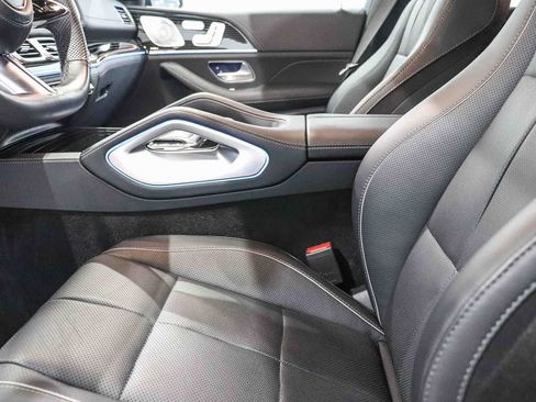 Used 2024 Mercedes-Benz GLS 580 4MATIC image 18