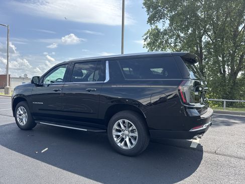 New 2026 Chevrolet Suburban Premier RWD image 26