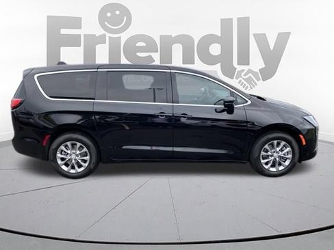 New 2027 Chrysler Pacifica Select w/ Family Tech Group AWD/4WD image 6