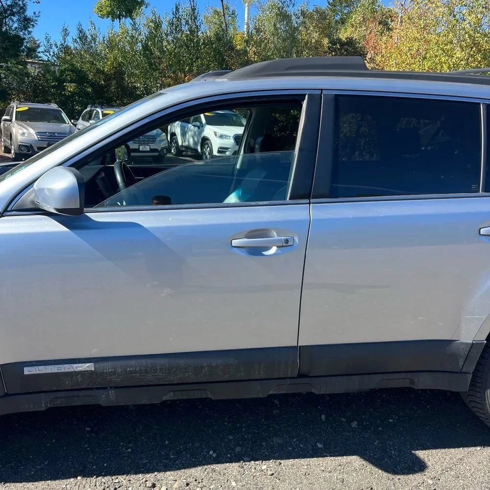 Used 2012 Subaru Outback 2.5i Limited AWD/4WD image 4