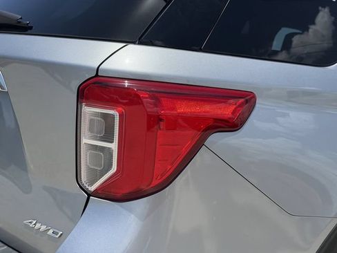 Used 2022 Ford Explorer Platinum w/ Equipment Group 601A AWD/4WD image 14