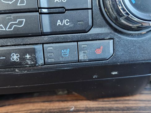 Used 2015 Ford F150 Lariat image 9